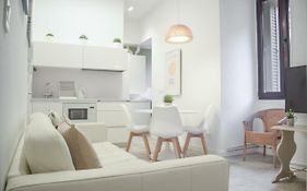 San Sebastian'S Most Historic Street! Modern Stay